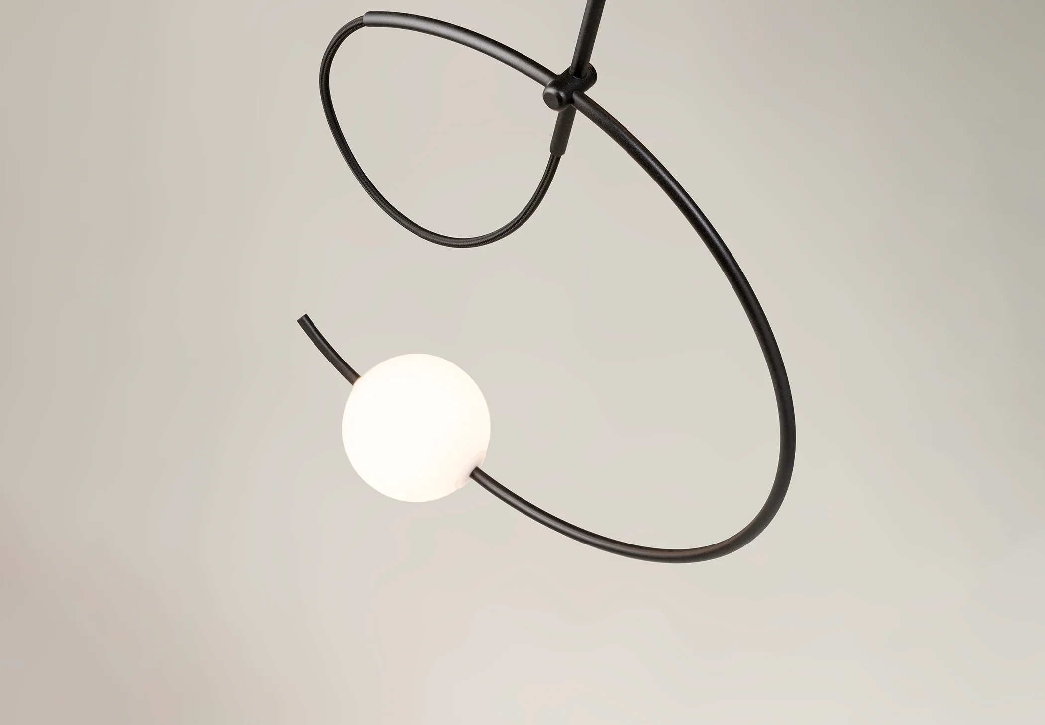 Head2 Loop A4125 Suspension Light Estiluz